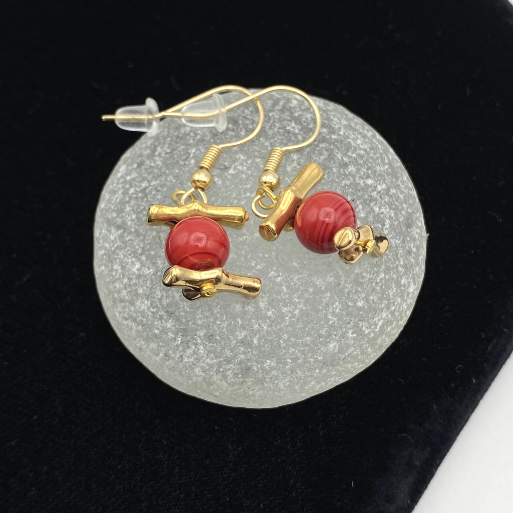 Boucles d'oreilles clips fantaisie perles résine émaillée I rouge