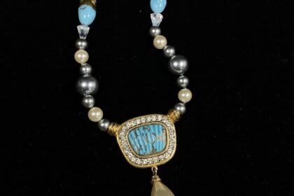 collier baroque bleu