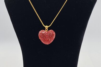 Collier coeur fraise