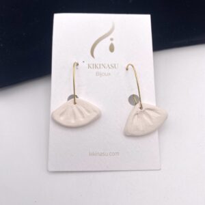 Boucles d'oreilles coquillage pendant en porcelaine