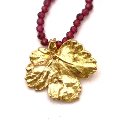 Collier grenat feuille de vigne2