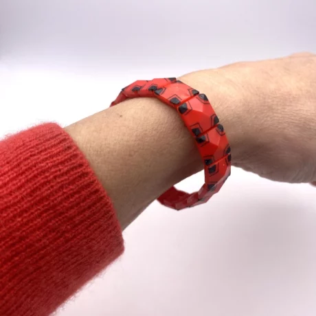 Bracelet ajustable pate de verre rouge