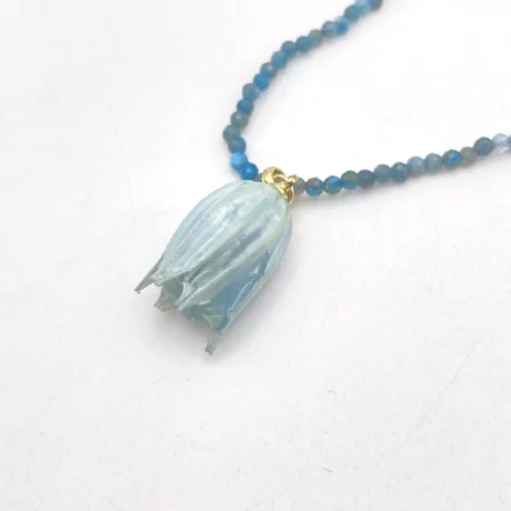 Collier apatite bleue et fleur clochette_05