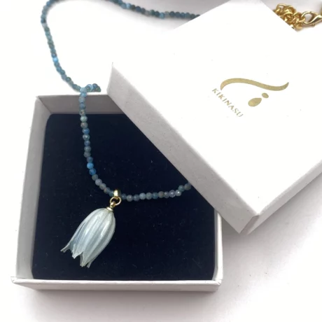 Collier apatite bleue et fleur clochette_07