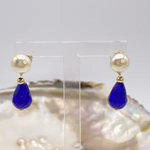 Boucles d'oreilles avec goutte facette bleu et perle